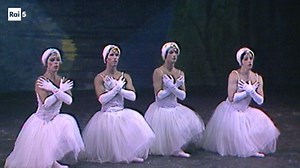 120K views · 1.7K reactions | Oggi, mercoledì 26 agosto alle 21.15 su Rai5, dal Teatro Nuovo di Spoleto l'irresistibile e sofisticata compagnia "en travesti" Les Ballets Trockadero de Monte Carlo in un programma vario e stimolante che apre con un dolcissimo Lago dei cigni di Čajkovskij passando alle liriche Acque di Primavera di Rachmaninov, a un Pas de quatre di Pugni, alla Morte del Cigno di Saint-Saëns per concludere con Sì Virginia di Chopin. | Rai5 | Facebook