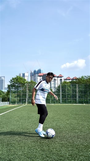 Azri Haziq on Instagram: "Dressed in clean & uplifting colourway, the new Mizuno Alpha III Unity Sky Color Pack. Thank you @mizuno.malaysia // @darren_wong6 ❤️ #Mizuno #MizunoFootball #UnitySky 📽️ @hasifzahin"