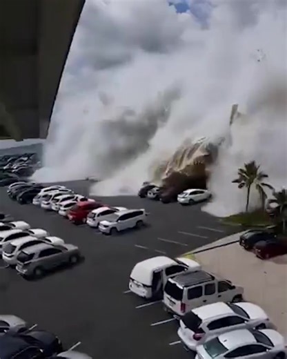 Breaking News: Massive tsunami hits Alaska after underwater earthquake — Residents urged to evacuate. Watch the full video in the first comment! | Beit El Hiwar - بیت الحوار