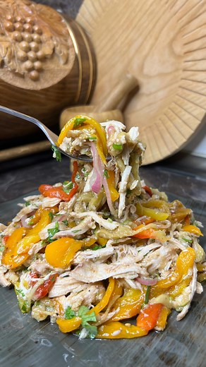 Food Blogger 👩🏻‍🍳🇦🇲 | Խորոված բանջարեղենով և հավի կրծքամսով աղցան 🤤🔥 Салат с печеными овощами и куриной грудкой #салат #печеныеовощи #греческаякухня #աղցան... | Instagram