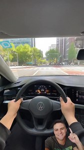 🚨 COMO VIRAR O SEU VOLANTE 👇🚨 🫱🏼🫲🏼 Você sabe usar o volante da forma certa? No vídeo de hoje te ensino a técnica “mão sobre mão”, a forma mais segura e eficiente de virar o volante sem se enrolar nem perder o controle do carro 🚗💨 👉🏼 Essa técnica garante mais precisão nas curvas, evita que o volante escape e te deixa com mais confiança ao dirigir. Assista até o final e pratique da próxima vez que for dirigir — você vai sentir a diferença! 😉 #dirigir #carro #direção #autoescola | Eduar