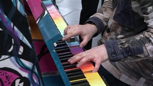 Klingender Treffpunkt: Öffentliches Klavier in Halle begeistert