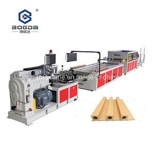 [Hot Item] Machine de fabrication de revêtement mural en lambris WPC extérieur en composite bois-plastique 3D Ligne d'extrusion de panneaux muraux décoratifs intérieurs