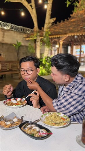 Cafe nang kebumen kota sing buka 24 jam . . . @wedanganasmoro Menyediakan menu andalan mie tek tek,sega campur prasmanan,aneka camilan ,tersedia aneka wedang rempahan sing cocok go menghangtkan badan 📍 jl ahmad yani ( komplek perhutani ) wetan tugu lawet samping sams studi #kuliner #kulinertiktok #kulinerkebumen #stedunka #cafe