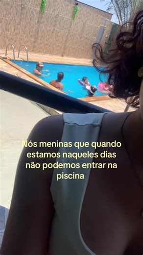 Meninas e a Menstruação: Pode Entrar na Piscina?