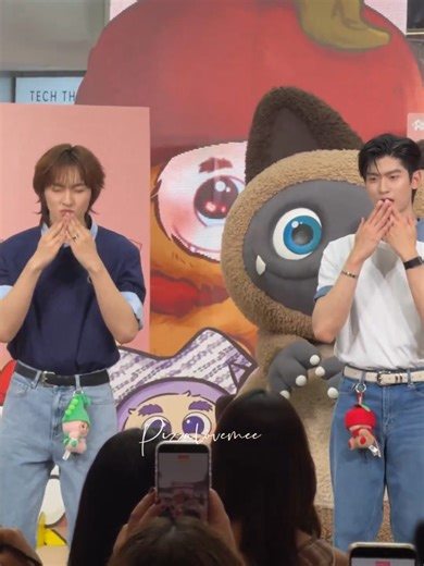 Zoo Kiss Adventure with Thomas Kong