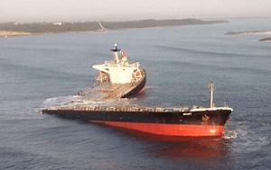 Bulk Carrier MV Smart Has Split in Two After Running Aground in South Africa [UPDATE]