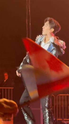 Dimash throws kisses at Dears at Madison Square Garden concert in New York 🗽 @kudaibergenov.dimash @thegarden #димаш #dimash #msg | Dimash Club