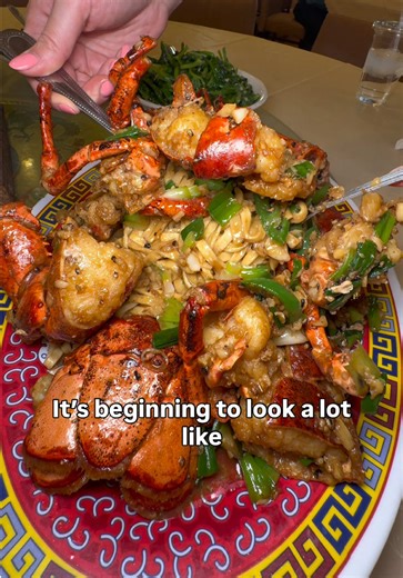 New year, same ol me! Happy New Year, everyone! Hoping 2026 will bring lots of joy and yummy food🙌 📍4215 W Spring Mountain Rd B202, Las Vegas, NV 89102 #capitalseafood #crab #lobster #seafood #lasvegaseats