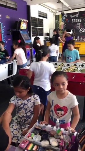 ZASS es el salón de fiestas infantiles ideal para la fiesta de tus peques 🥳 Contamos con diversas atracciones y dinámicas para animar tu evento! En la contratación de tu paquete, contarás con el apoyo de nuestro STAFF para atender a tus invitados y organizar dinámicas que garantizarán que chicos y grandes se diviertan por igual🥳 Muchas gracias a nuestros clientes por la confianza en ZASS, tenemos como compromiso seguir mejorando 💖 Recuerda que puedes apartar desde $1,000, no lo pienses más y 