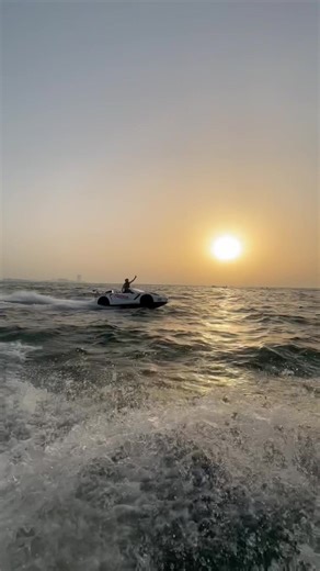 Jet Car Dubai Rental 🇦🇪 🌊 Ride the waves in style with Jet Ski Dubai 🔥 Sensations fortes & vues iconiques 📸 Parfait pour contenu, reels & moments VIP ✨ Luxe, vitesse & souvenirs inoubliables Explorez Dubaï depuis la mer et vivez une expérience unique entre adrénaline et skyline mythique. #JetSkiDubai #DubaiLuxury #DubaiLifestyle #WaterAdventure #DubaiExperience