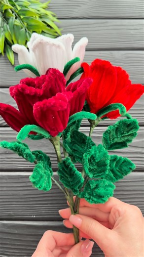 69K views · 1.1K reactions | Wow Idea! How to Make Roses from Chenille Stems DIY Easy Pipe Cleaner Craft Flowers #homedecor #diy #tutorial #foryou #chenilleflowers #flower #craftidea #fyp | Easy Studio Crafts | Facebook