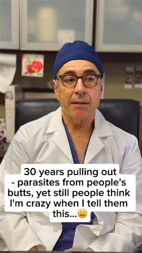 ⚠️ STOP THE SCROLL: Are these health hacks legit or total B.S.? This reel is a prime example of the health content firehose: from the shocking claim of 30 years of pulling parasites from butts to quick-fix promises for weight loss and anti-aging. • Dandelion tea as a natural Ozempic alternative? Unlikely. • A cucumber and papaya salad making you “20 pounds lighter overnight”? That’s a huge red flag 🚩. • The claims about hydrogen water and pumpkin seeds are often exaggerated. Your turn! What’s t