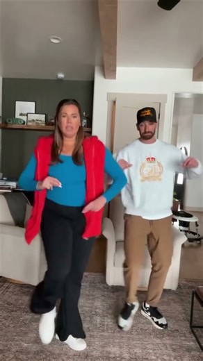 Iconic Behind-the-Back Hip Bump Dance Move—Instant Classic! #DanceMove #HipBump #BehindTheBack