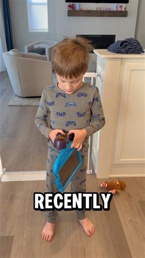 Sawyer is obsessed with this stoplight timer 🟢🟡🔴