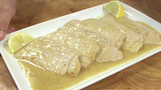 Le fettine di vitello al limone sono un piatto super semplice ma che ha bisogno di qualche piccolo consiglio! Ecco la ricetta: http://www.cookaround.com/ricetta/Fettine-di-vitello-al-limone.html | Cookaround - Cucina e Ricette