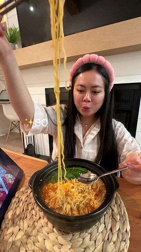 Solo Dinner Cooking: Easy Hot and Sour Ramen Noodle Soup Recipe