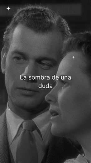 Chohe Cine on Instagram: "Hitchcock afirmó en múltiples ocasiones que esta era su película favorita de todas las que filmó. También fue la que más disfrutó haciendo porque trabajó con Thornton Wilder, autor de "Nuestra ciudad", en el guion. Charlie Newton es una joven que idolatra a su tío Charlie Oakley cuando llega a visitarla. Pero poco a poco empieza a sospechar que él es el asesino de viudas ricas que busca la policía. La sombra de una duda / Shadow of a Doubt (Alfred Hitchcock, 1943)"