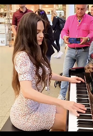Ladyva's Stomp Live Performance at St Pancras Station