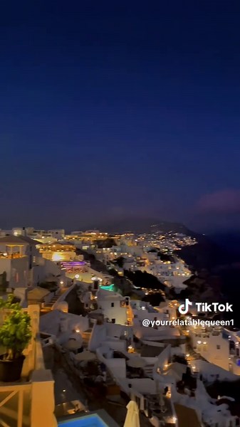 Exploring the Beauty of Oia, Santorini, Greece