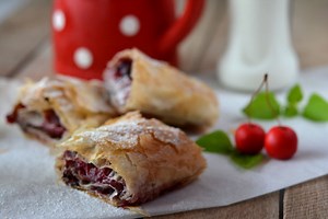 Pita sa višnjama i plazmom (video) | Minjina Kuhinjica