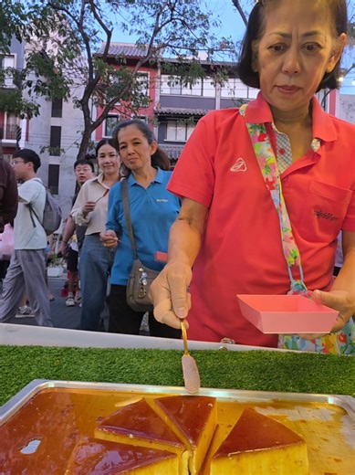 มาลุ้นคัสตาร์ดคาราเมลฟรีบนถนนข้าวสวย