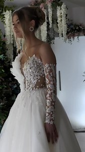 This dress by @slubneatelierororpatrycjakujaw is absolutely stunning 😍✨ | The Wedding Bliss