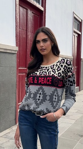 7.8K views · 14 reactions | Inspiration für ein Übergangsoutfit gesucht? Unser Model strahlt in einem leichten Strickpullover, lässigen Jeans und stylischen Sneakern. Ideal für einen Spaziergang durch die Straßen der Stadt - bequem und trendy zugleich! ✨ Findet euren Look im heine Online-Shop! 勇 #outfitinspo #übergangsmode #einewieheine #ziehdichheinean #strickpullover | heine | Facebook