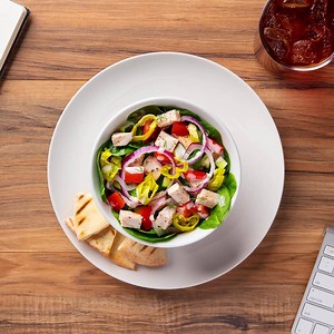 For some fresh and healthy lunch inspiration: Toss turkey, spinach, cucumber, red onion, pepperoncini and tomatoes together. Drizzle with dill dressing, and voila! http://bit.ly/GreekIslesOvenRoastedTurkeySalad | Serve Turkey