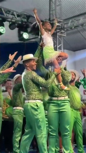 BAILANDO SAMBA ADORABLE🥰 CON ALEGRIA Y PASION ✨💃 #samba #brazil #riodejaneiro #dance #love