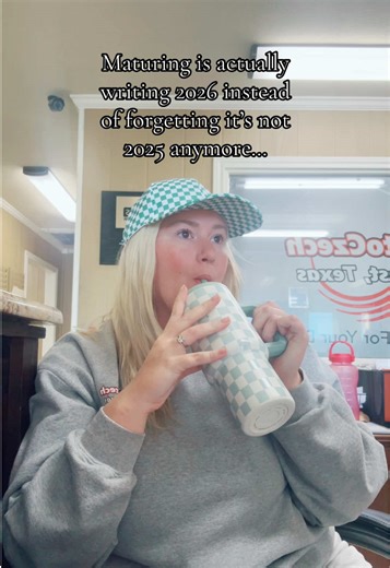 I feel like when I was younger I’d write the previous year until like March before the new year embedded in my brain…😶💁🏼‍♀️😂😁 #fyp #funny #relatable #newyear #writingthedate