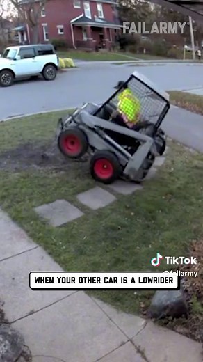 looks like his first rodeo 😅 #skidsteer #bobcat #cctv #fail | Rodeo