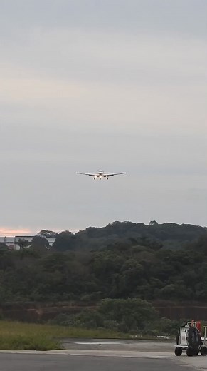Bonanza turbinado Beechcraft B36TC Bonanza ou Propjet Bonanza (PP-MMJ) pousando em Flores no final da tarde. Essa é uma aeronave modificada, que ganhou um motor Pratt & Whitney Canada PT6. #aviacaoamazonia | Aviação Amazônia