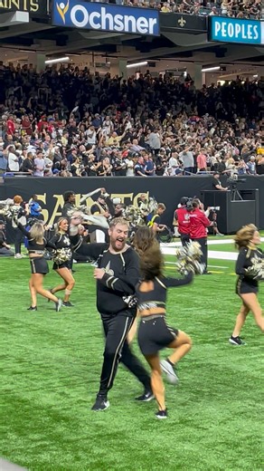 Taysom Hill gets Saints their first TD. A score in true New Orleans fashion. | WWL Radio