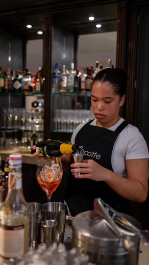 Hey jij! Het zijn koude herfstdagen, maar hier binnen is het altijd warm & gezellig. Open voor lunches, uitgebreid dineren, een borrel met lekkere hapjes en zoveel meer. | La Cocotte