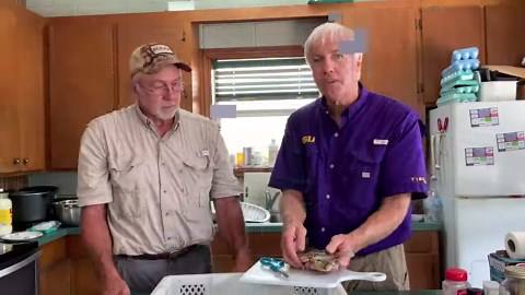 Soft-shell crabs are a special treat in Louisiana! Mark Shirley, LSU AgCenter and Louisiana Sea Grant agent with Swamp People's Mr. Daniel Edgar, demonstrate how to clean and cook soft-shell crabs. | LSU AgCenter