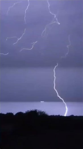 Most Insane Lightning Strike Caught On Camera