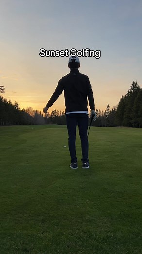 Nothing better than playing golf under a sunset #golf #fyp #dorchester #chill #summer #taylormade