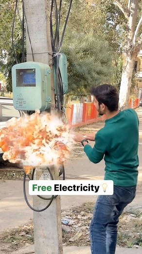 Jai Arora on Instagram: "🤓 Save this info 💡 Currently, the government provides a 40% subsidy for rooftop solar installations. But for economically weaker sections, the government is set to increase the subsidy for rooftop solar installations to about 60% under the new Pradhan Mantri Suryoday Yojana. Eligibility- Indian nationality. Yearly income up to Rs 1 or 1.5 lakh. Proper documentation. Not employed by the government currently. How to apply? Step 1: Register in the portal with the followin