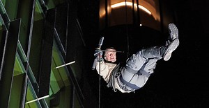 Bear Grylls abseils down London building for celebrity jungle show premiere | BreakingNews