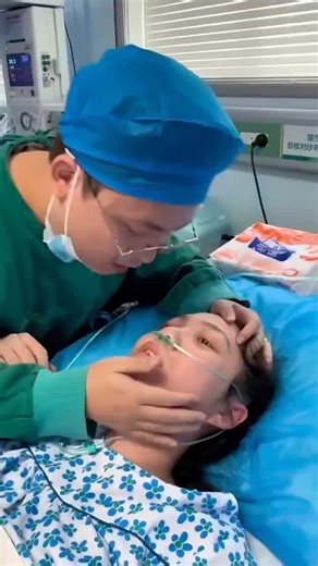 🇨🇳「愛是生存的唯一理由，而生育是愛最極致的實踐。」 —— 讓-雅克·盧梭 🇬🇧 “Love is the only reason for existence, and childbirth is the ultimate practice of love.” —— Jean-Jacques Rousseau 🇨🇳 在東正教聖山阿托斯的屬靈傳統中，有一種對「承載生命者」的極高尊重。一位當代的長老曾說：「當女性懷孕時，她不僅是在孕育一個嬰兒，她是在建造一座永恆的殿堂。」這份智慧點出了女性召喚的真諦——透過產痛的磨礪與撫育的恆心，女性在人間實踐著最接近造物主的慈悲。這種神聖性，讓每一位平凡的母親都成為了守護靈魂的祭司。 🇬🇧 In the spiritual tradition of Mount Athos, there is an immense respect for those who