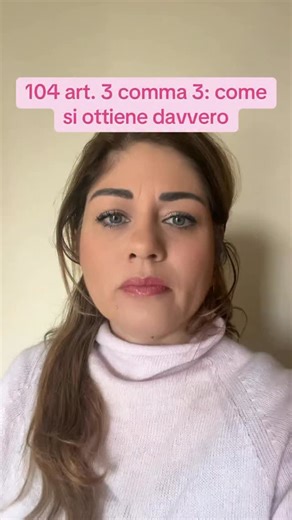 Per ottenere la Legge 104 articolo 3 comma 3, la Commissione non guarda solo la diagnosi. Valuta soprattutto l’impatto della patologia sulle attività quotidiane, in particolare sulle attività strumentali della vita quotidiana. Ma attenzione: attività strumentali e attività di base non sono la stessa cosa. Le attività strumentali sono quelle che permettono a una persona di vivere in autonomia nella società. Parliamo, ad esempio, di: fare la spesa, gestire il denaro, assumere correttamente i farma