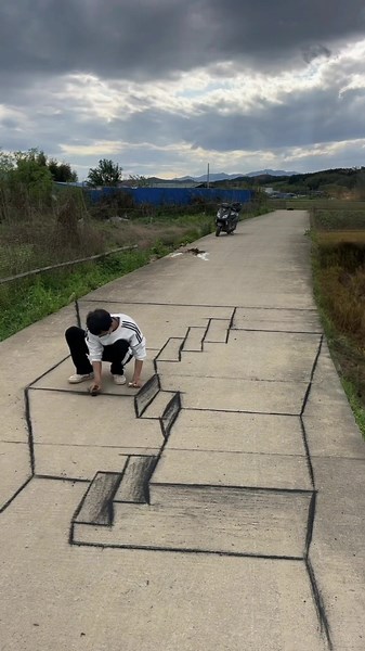 71K views · 566 reactions | Amazing 3D Illusion Art on Road | Mark Latham's Outsiders | Facebook