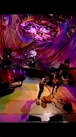 Fiona Apple is absolutely hypnotizing singing Criminal on Jay Leno’s Tonight Show 1997 #fionaapple