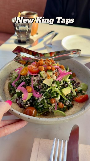 @kingtaps just opened! It’s a big restaurant but already busy so make a reservation if wanted a guaranteed spot. What I loved: • Pepperoni pizza $23.50 - get the dips • Santorini Salad with hummus on the bottom, clean and fresh! $18.25 • Korean Chicken $18.25 • Crispy Sushi $18 - delish but I wouldn’t get it again It’s a sister restaurant to Cactus Club and from my experience you get the same great level of service, a fun upbeat vibe and tasty food! Have fun! 📍King Taps Willowbrook, 6141 200th 