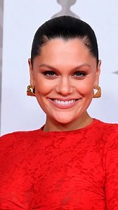 6.9K views · 35 reactions | Sur la scène du Summertime Ball à Londres, Jessie J a livré sa dernière performance avant de débuter son traitement contre le cancer du sein. Devant un public ému, la chanteuse s’est exprimée avec force pour délivrer un message poignant et prendre le temps de remercier ses fans. | ELLE | Facebook