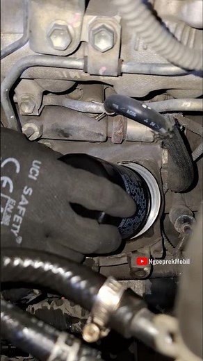 Installing a New Oil Filter Easily #car #toyota #diesel #engineering