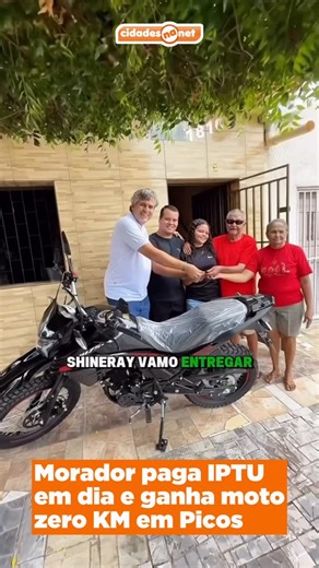 Cidades na Net on Instagram: "Na última sexta-feira (12) o município de Picos celebrou seus 135 anos de emancipação política com uma programação contendo diversas entregas de obras, show festivo e sorteio de vários prêmios para quem manteve o pagamento do IPTU atualizado. Na oportunidade, foram sorteados dez prêmios, incluindo carro e moto. O senhor Joaquim, morador do bairro Morro da AABB, foi um sorteados e ganhou a moto. O prefeito Pablo Santos fez questão de ir pessoalmente fazer a entrega d