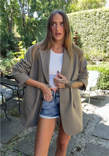 How to Style Mini Denim Shorts for a Chic Look