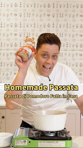 Today, I'll show You how to make your own Tomato sauce. In Italian family kitchens, Passata is a simple sauce used year-round. With a good tomato paste base, you can easily make 80% of Italian dishes. The ingredients for authentic Passata are super simple 👇 Tomatoes Onions Garlic The golden ratio is: 800g canned tomatoes 1 onion 3 cloves of garlic My top recommendation: 👉 Mutti Polpa canned crushed tomatoes (Available worldwide, consistent sweetness and acidity, perfect for beginners!) 🔥Three